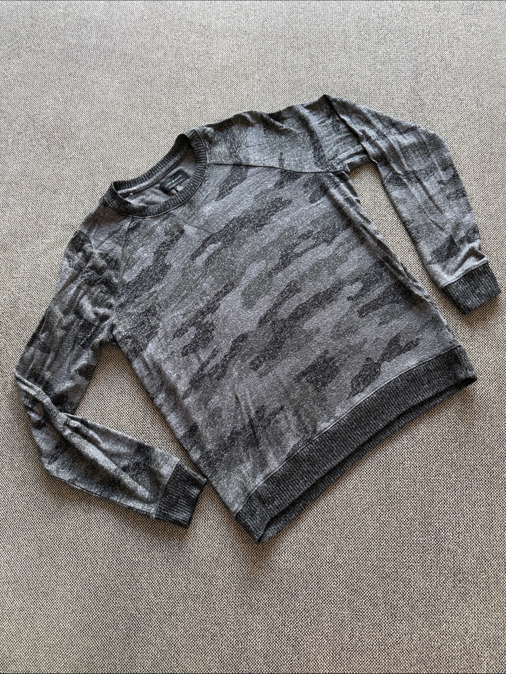 Lucky Brand Women's Gray & Black Camouflage Crewneck Lightweight Sweater sz S